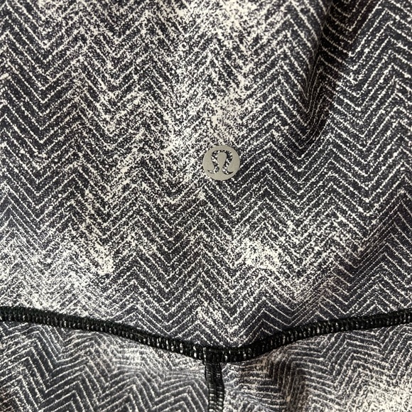 Lululemon Gray Essential Rhythm Crop Diffusion White 6 Activewear Bottoms EUC - Picture 6 of 6